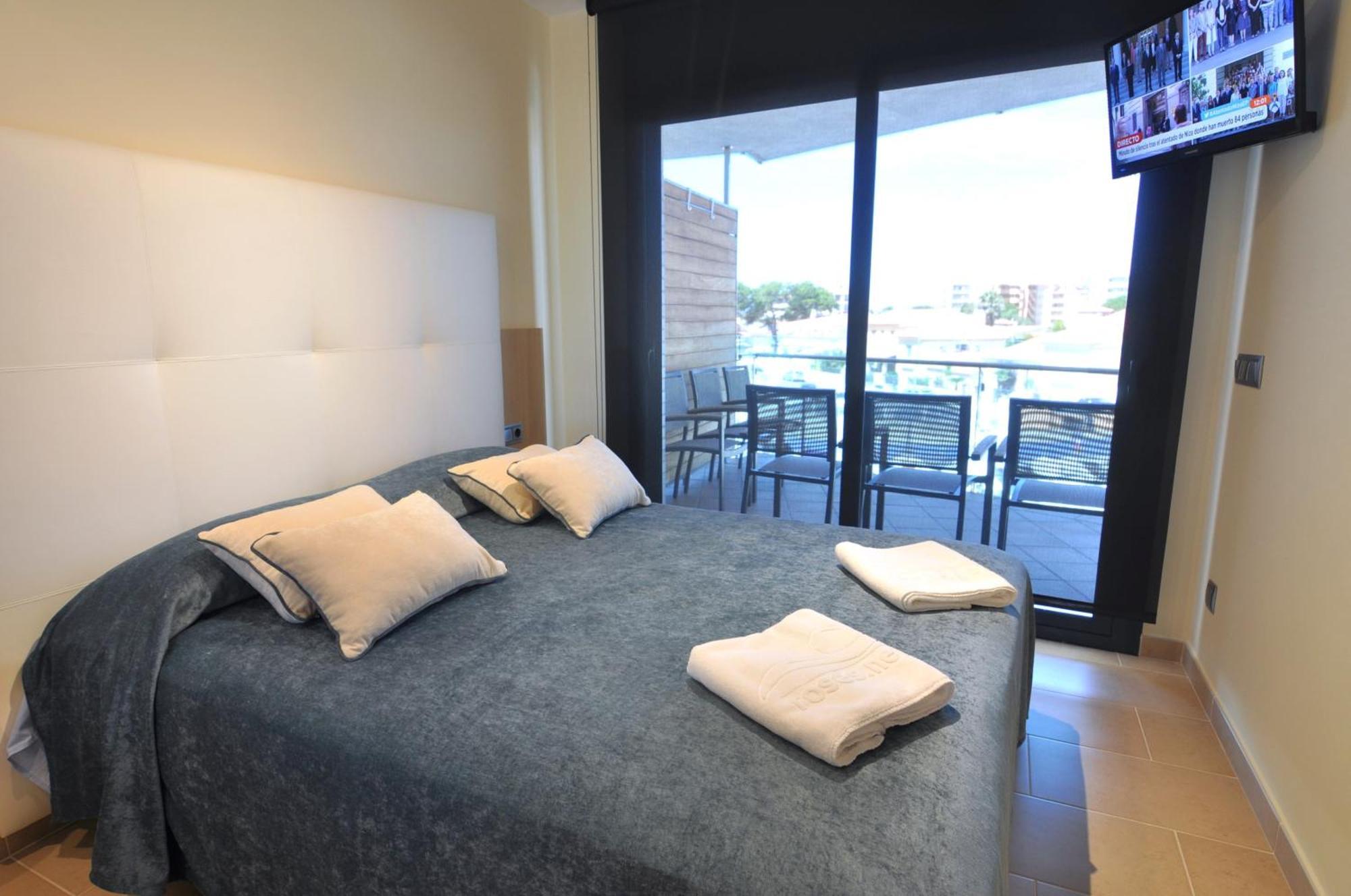 Rnet - Apartments Roses Port Trebol Exterior photo