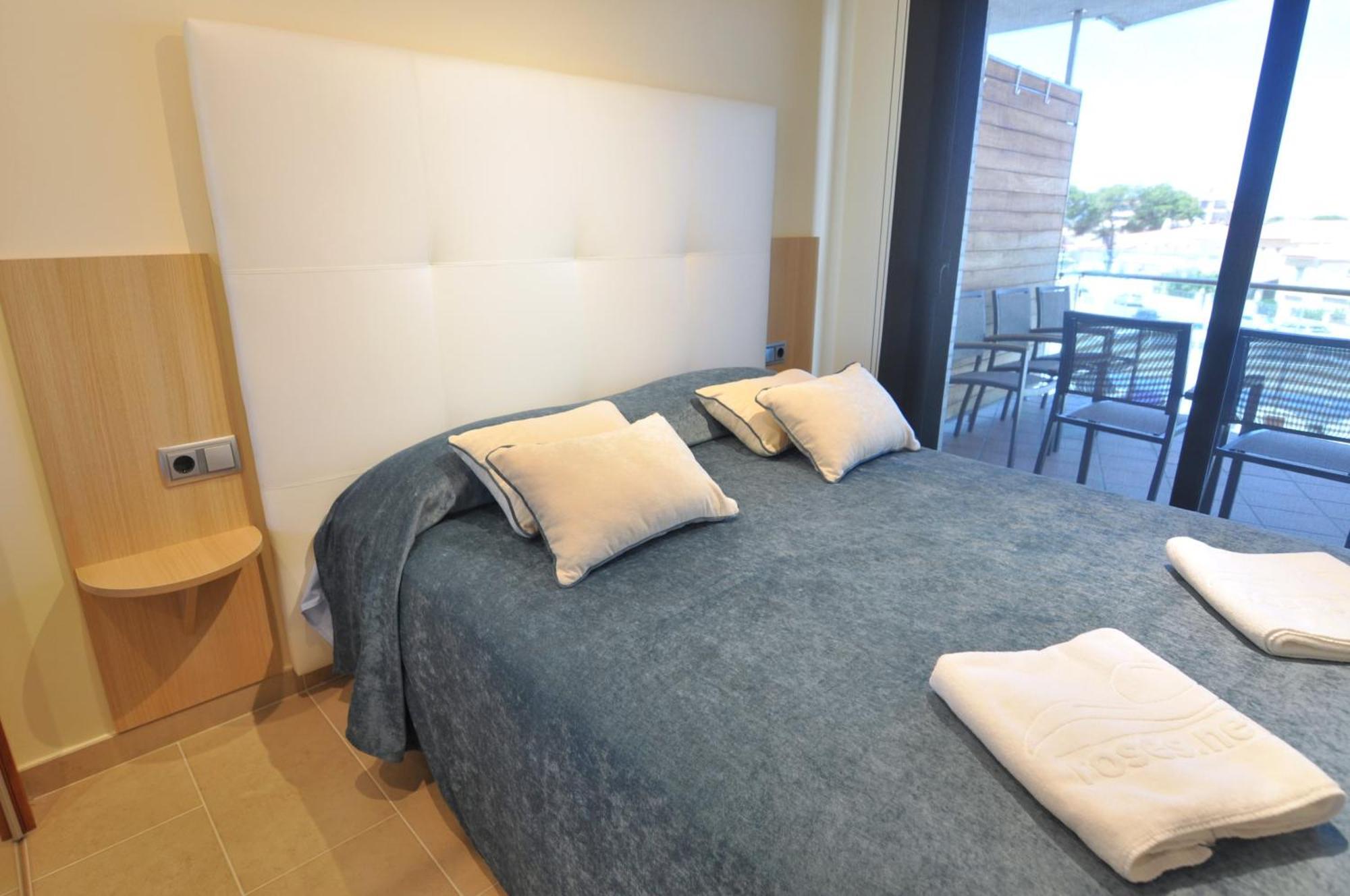 Rnet - Apartments Roses Port Trebol Exterior photo